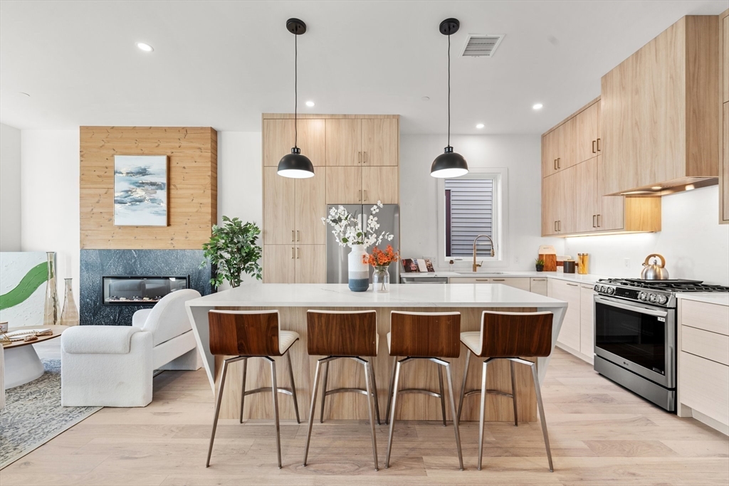 670 Saratoga, Boston