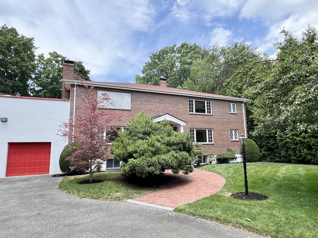 177 R Faneuil St, Oak Square