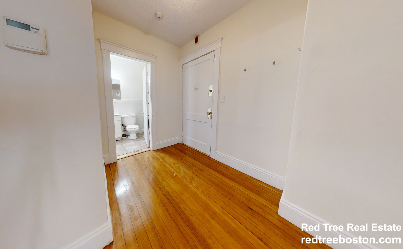 5 Barrows St, Allston