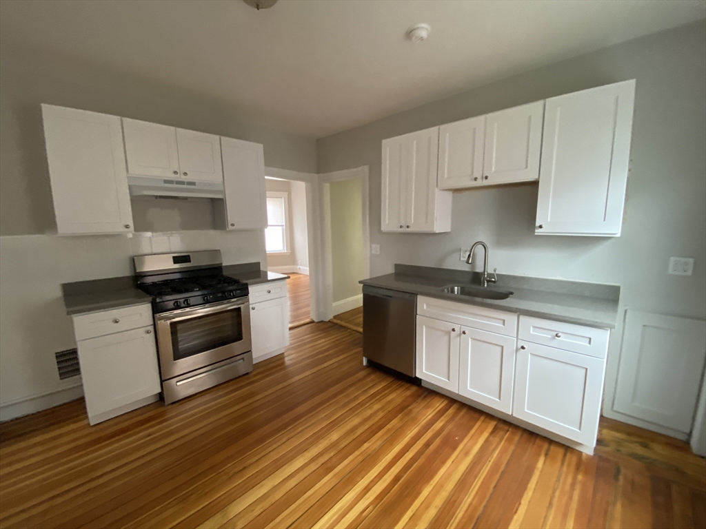4 bed, 1 bath apartment for rent at 79 Topliff St Unit 2, Dorchester — photo 1 of 9