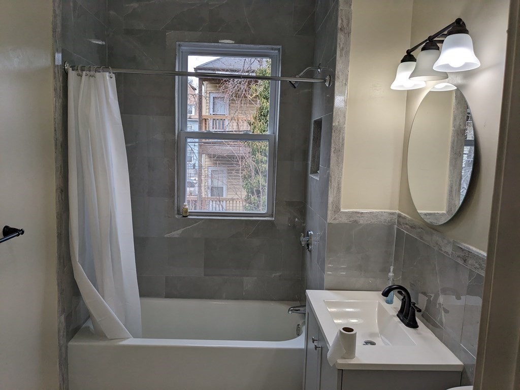 3 bed, 1 bath apartment for rent at 138 Devon St Unit 2, Dorchester — photo 4 of 10