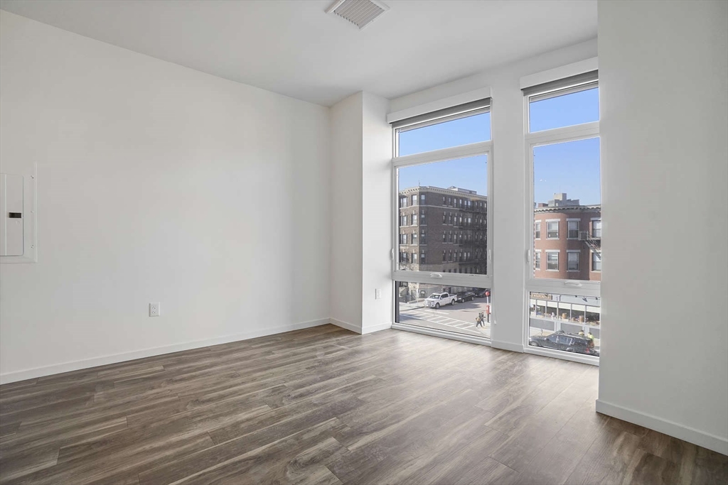 325 Snell, Fall River