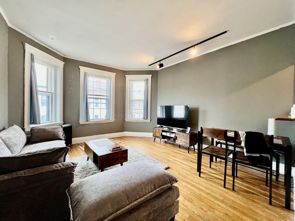 1572 Commonwealth Ave, Brighton