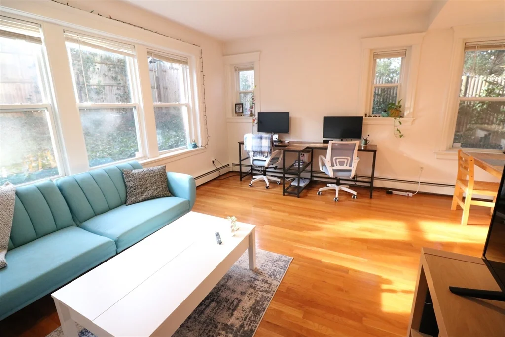 30 Upland Rd, Neighborhood Nine