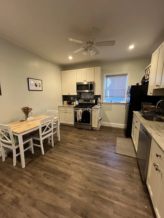 90 Park Ave, Strawberry Hill