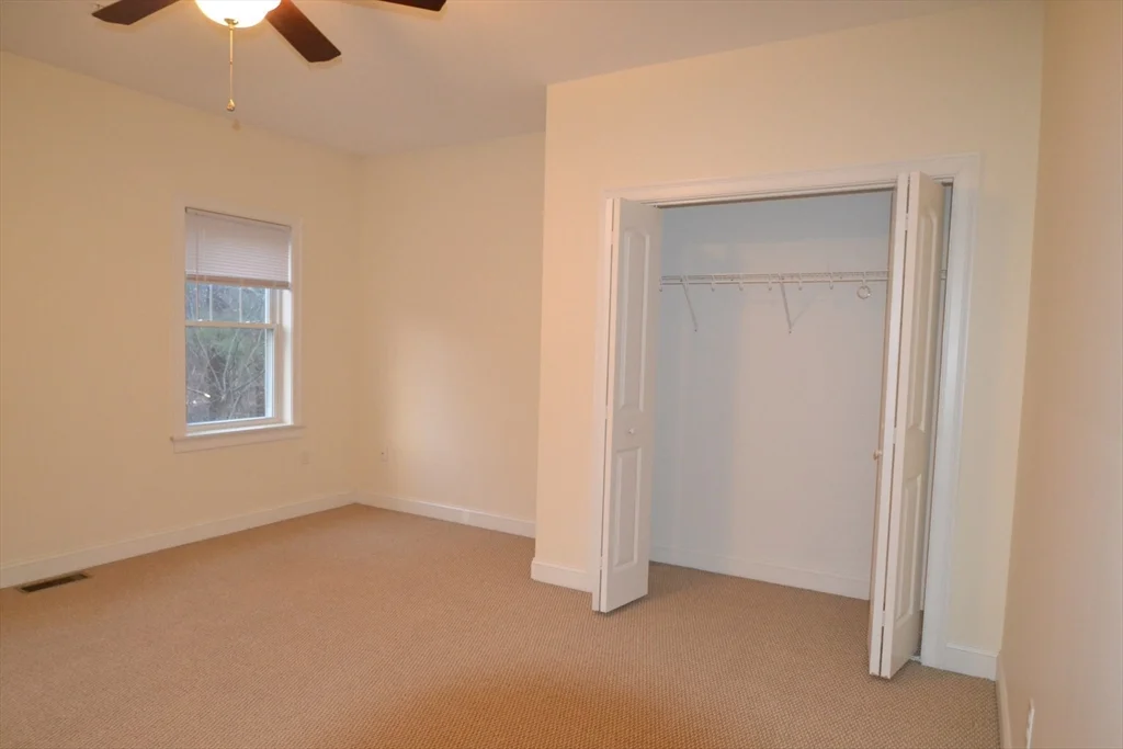 8 Cheyenne Vly, Westford