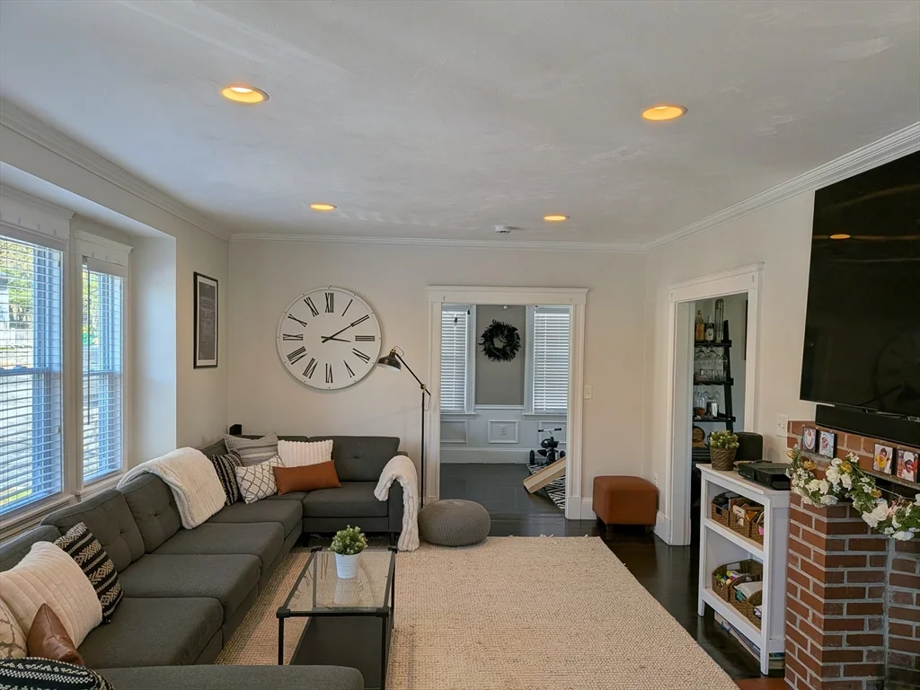 98 Rock Glen Rd, Medford