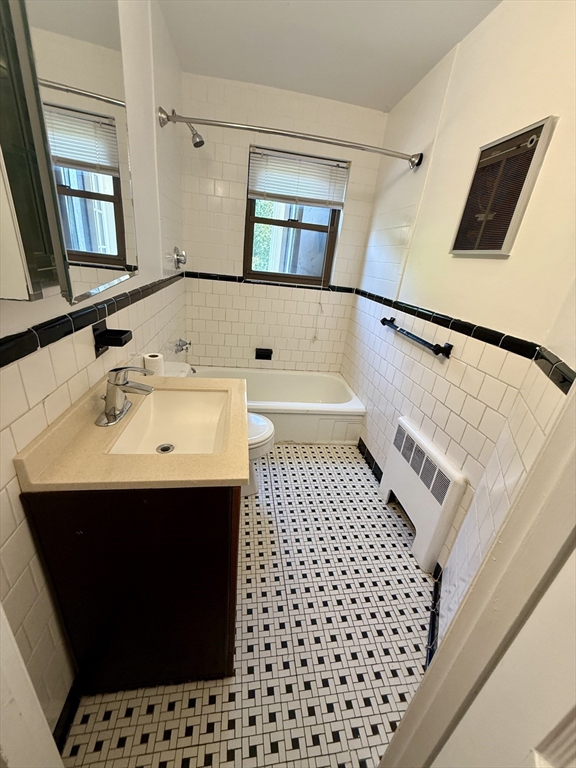 9 Reservoir Rd, Brookline