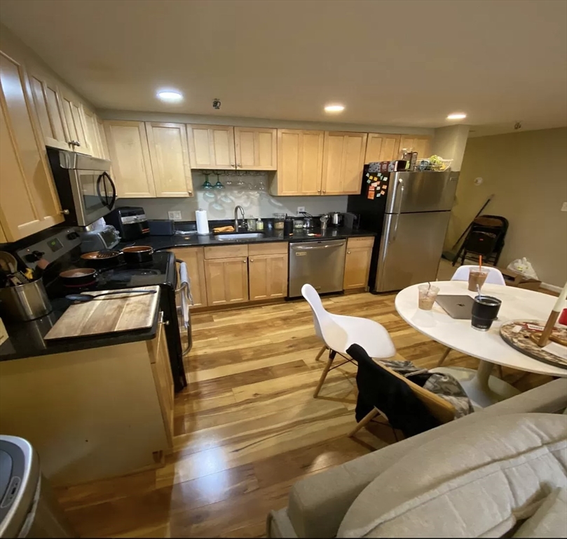 25 Saint Stephen St, Fenway