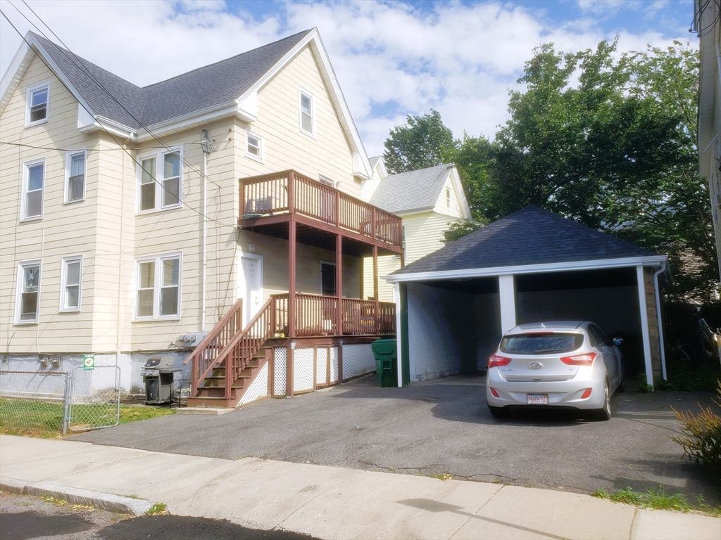 27 Medford St, Medford