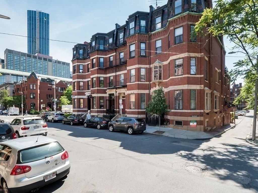 30 Gloucester St, Back Bay