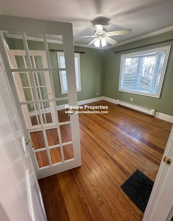 28 Montfern Ave, Oak Square