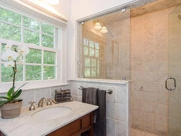 381 Vfw Pkwa, Chestnut Hill