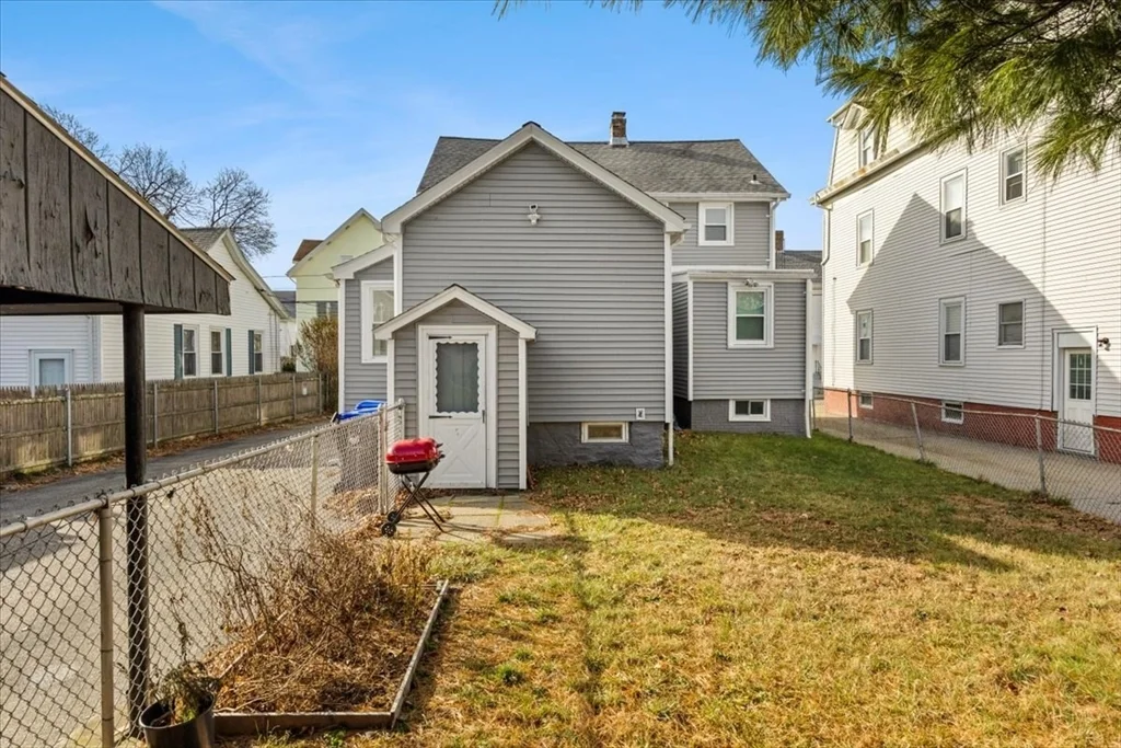 154 Summit St, Pawtucket