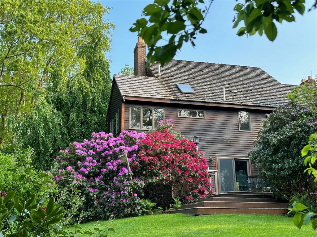 210 Washington St, Sherborn