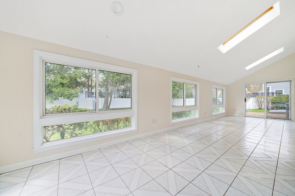 28 Mansfield Rd, Wellesley