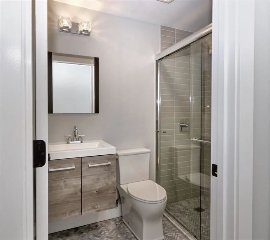 15 W Bellflower, Dorchester