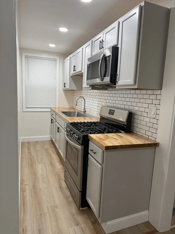 112 Saratoga St, North Lawrence