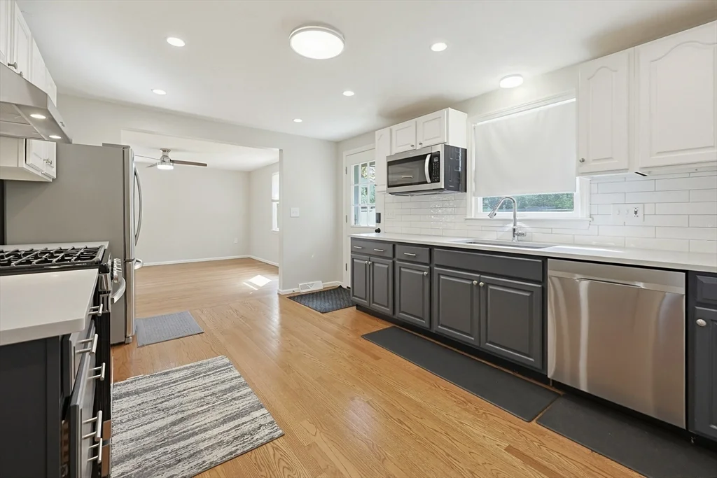 1 West Belcher, Foxboro