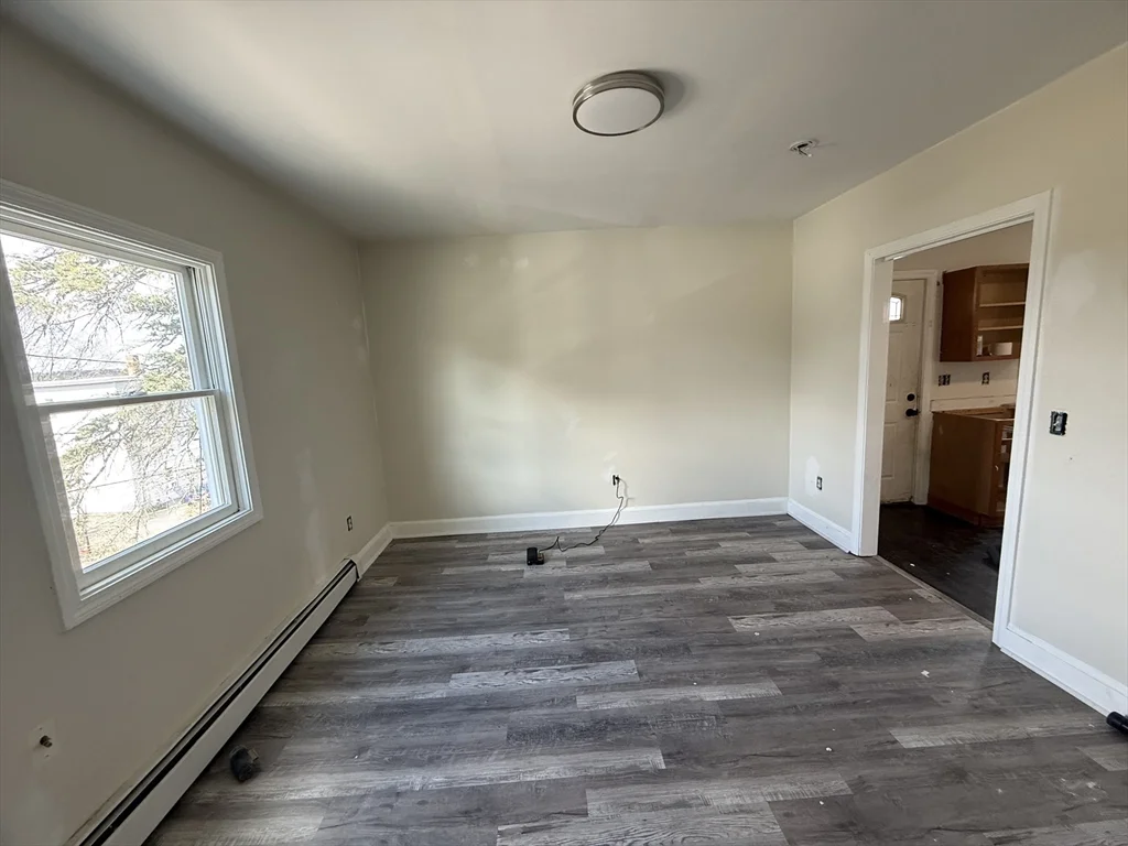 15 Oakes Ave, Southbridge