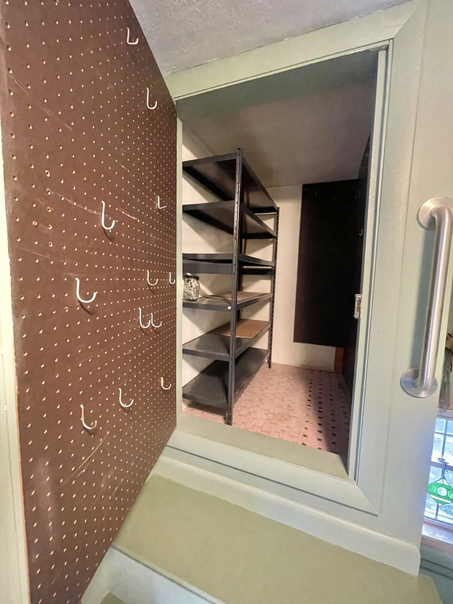 77 Louise, Chestnut Hill