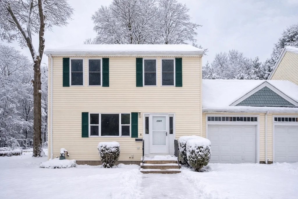 1083 Main St, Walpole