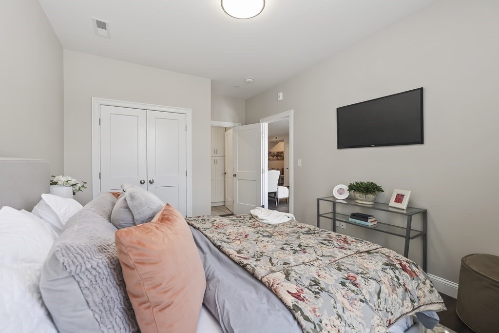 734 South St, Roslindale