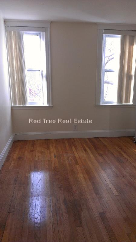 11 Barrows St, Allston