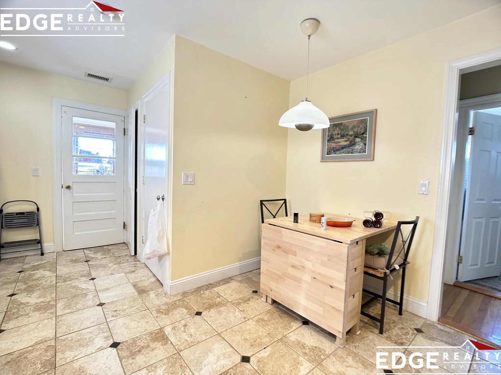 27 Bostonia Ave, Oak Square