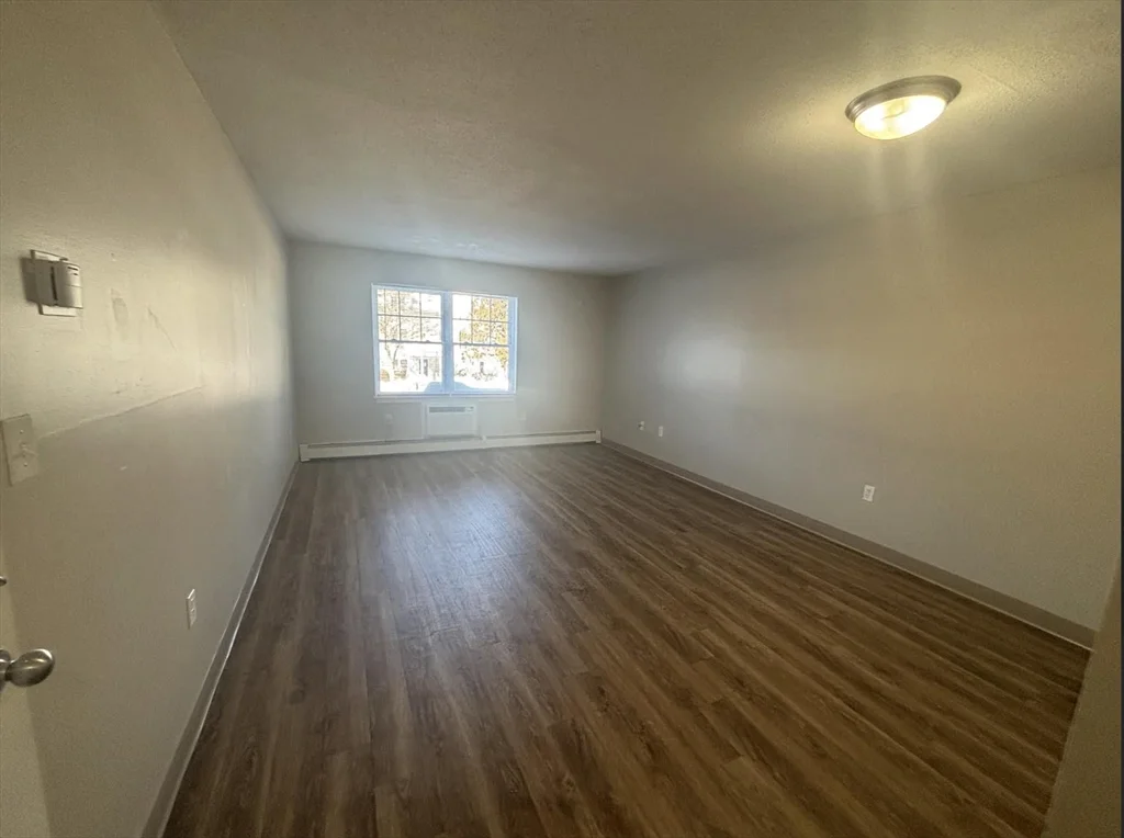 65 Frank's Ln, Hanover