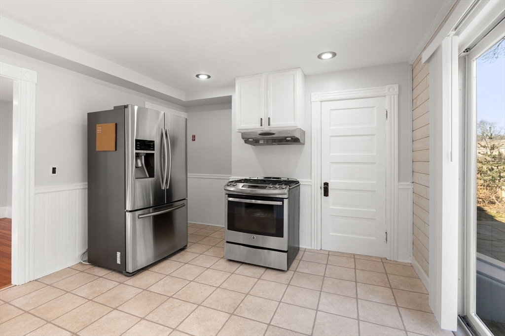 3 Clifford Ave, Beverly