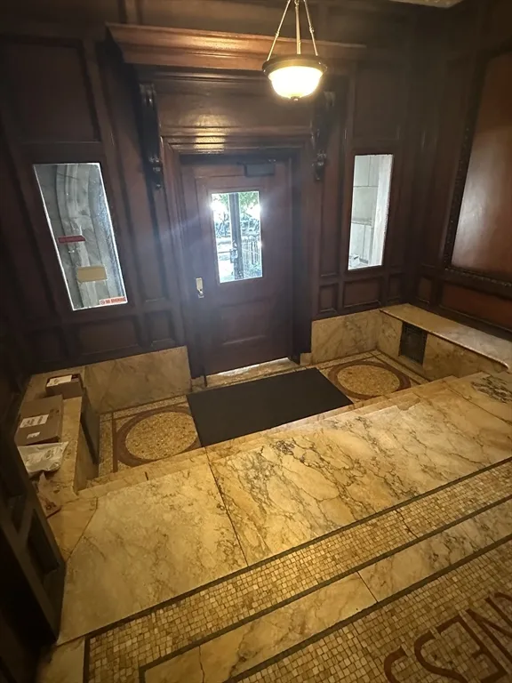 857 Beacon St, Fenway