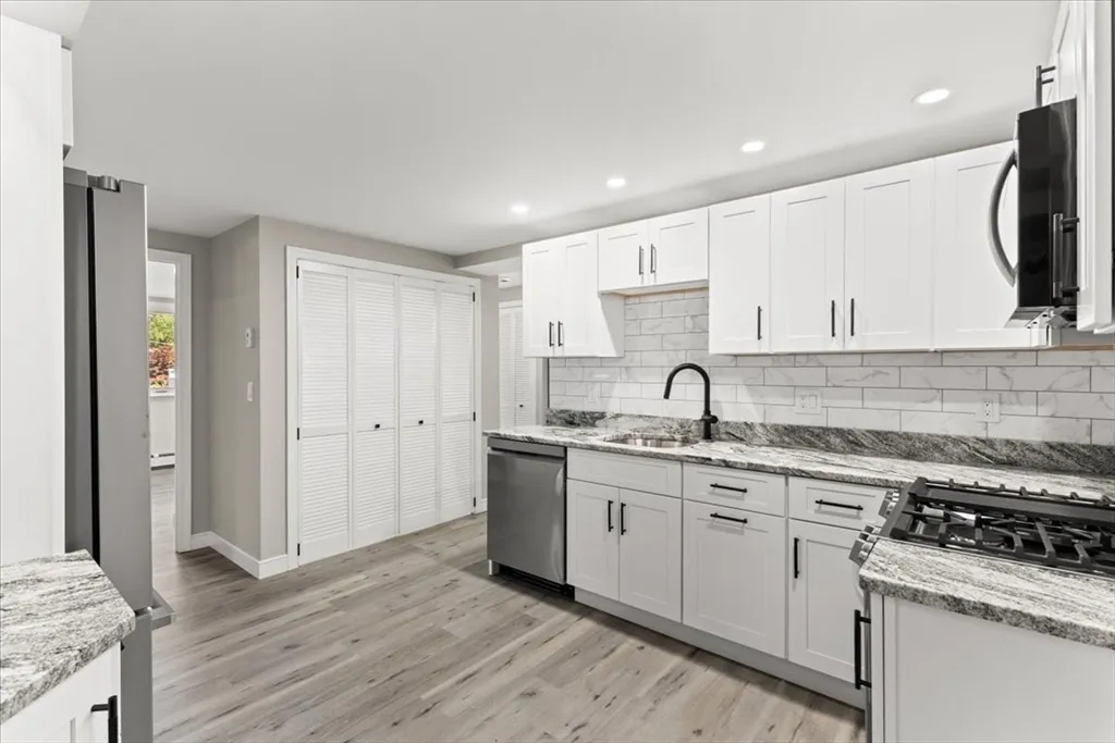 19 Coach Ln, Norwood