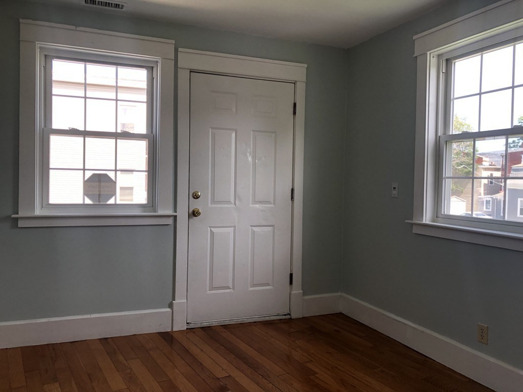 39 Magazine St, Roxbury