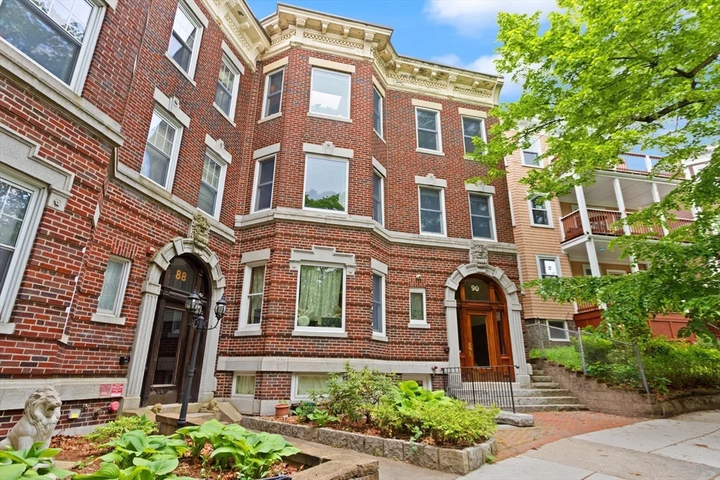 90 Browne St, Coolidge Corner