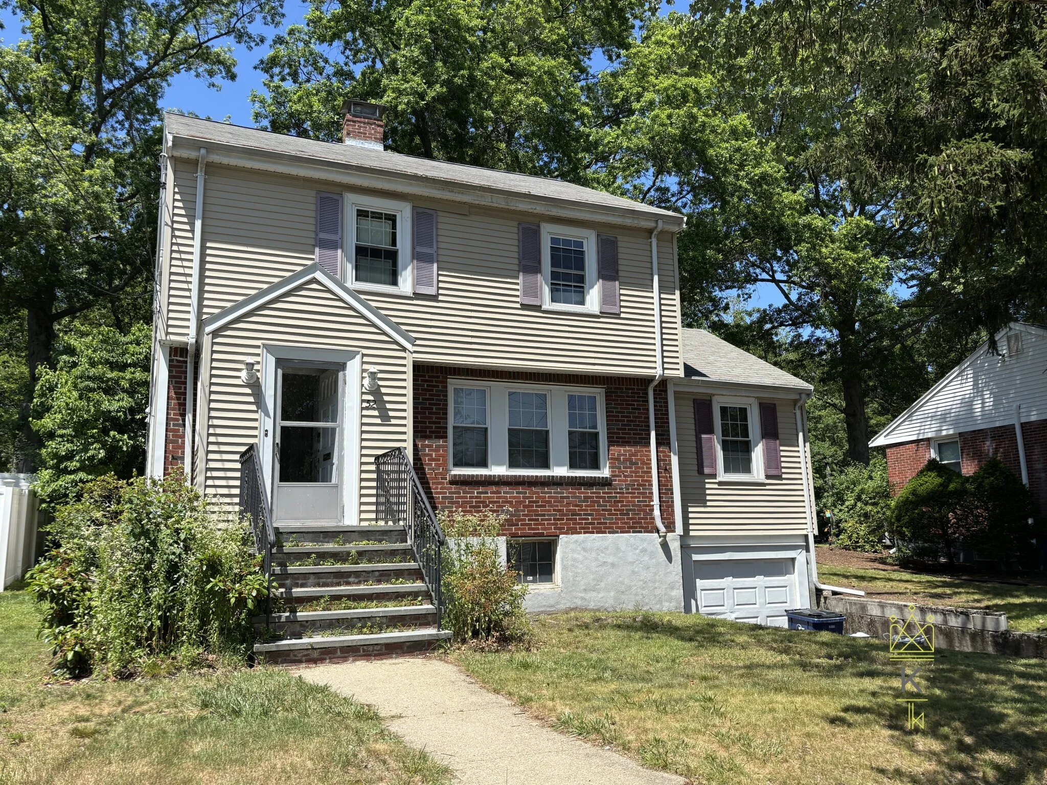 52 Hollywood Rd, West Roxbury