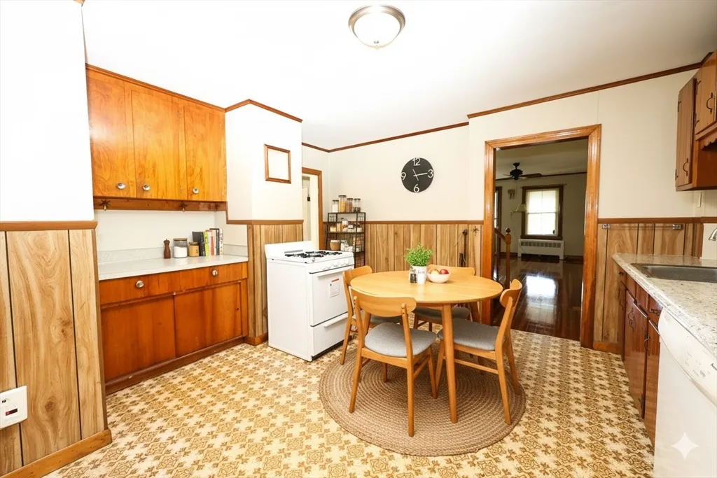 354 Pond St, Braintree