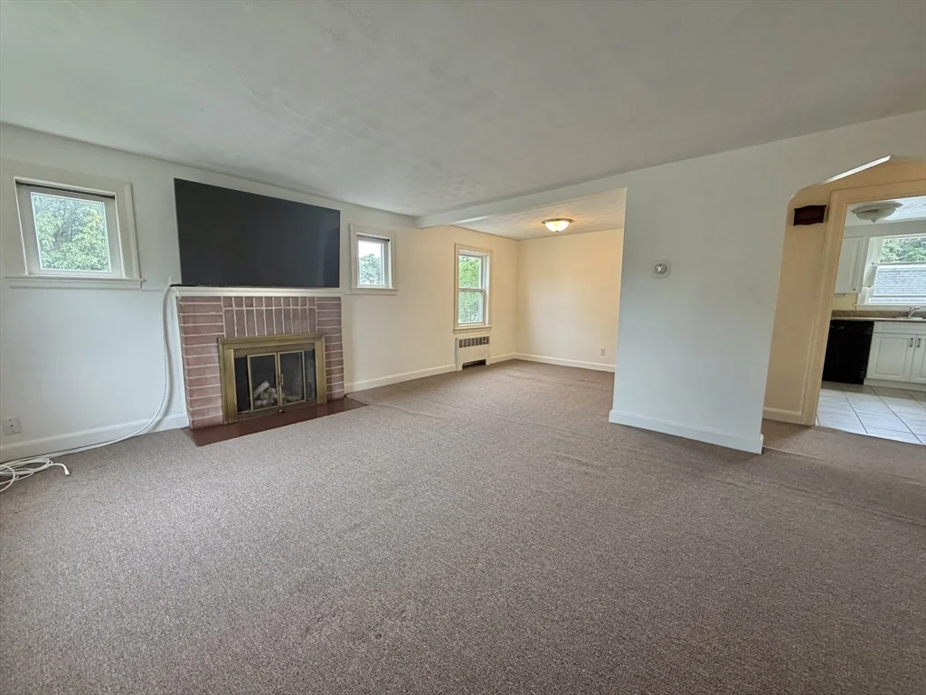 17 Hatfield Rd, West Newton