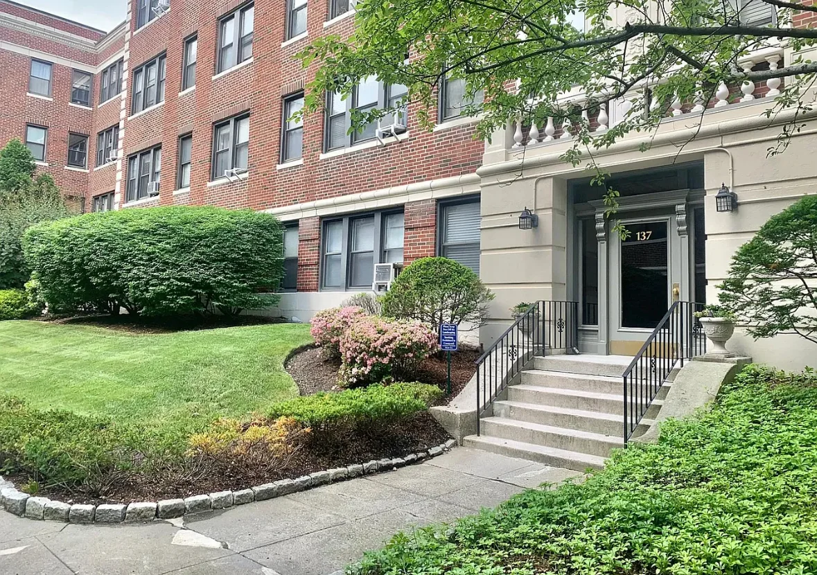 137 Englewood, Brighton