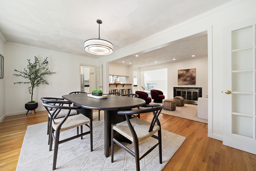 28 Mansfield Rd, Wellesley