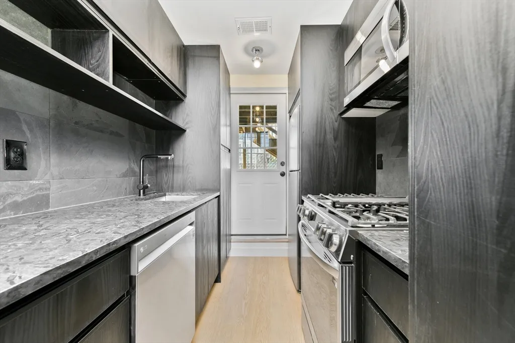 6 Brooks St, East Boston