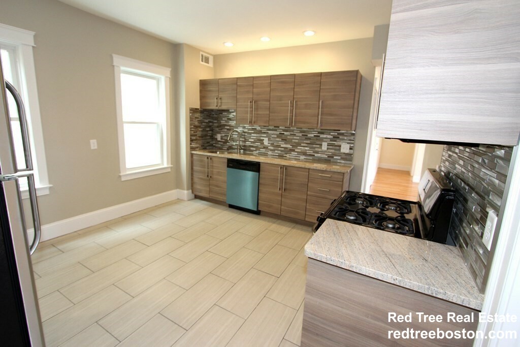 8 Roach St, Dorchester