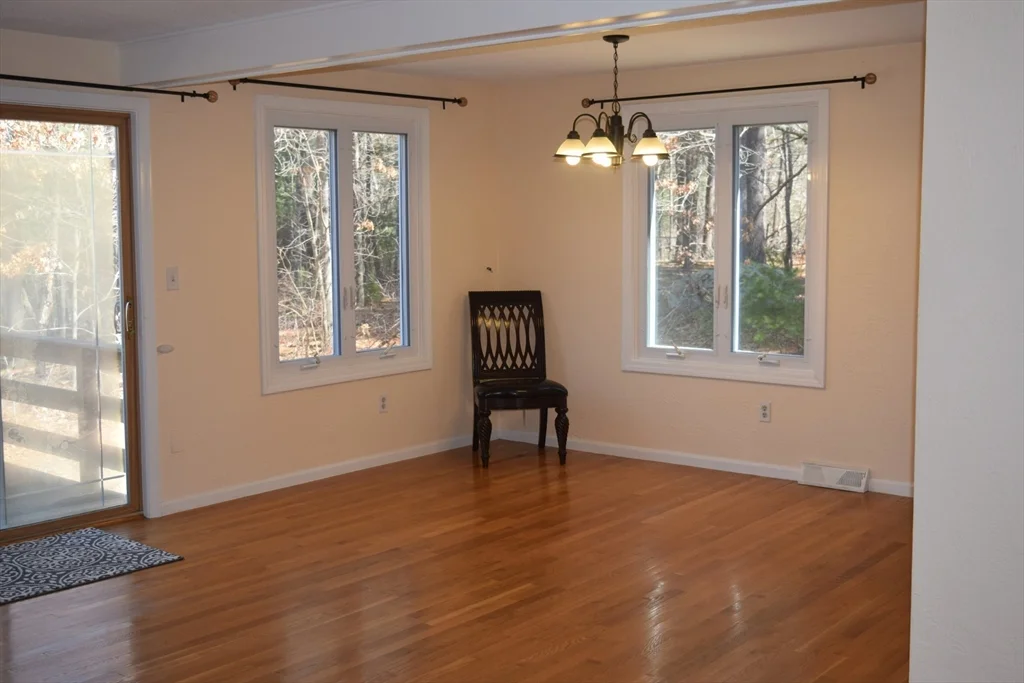 11 Hilltop Ln, Easton