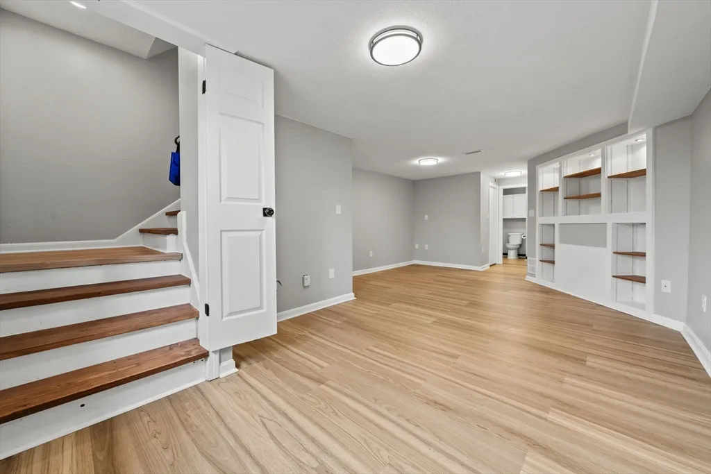 68 Sterling Ln, Bradford