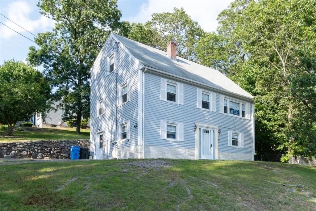 205 Hardy Pond Rd, Waltham
