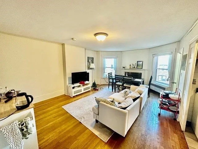 912 Beacon St, Fenway