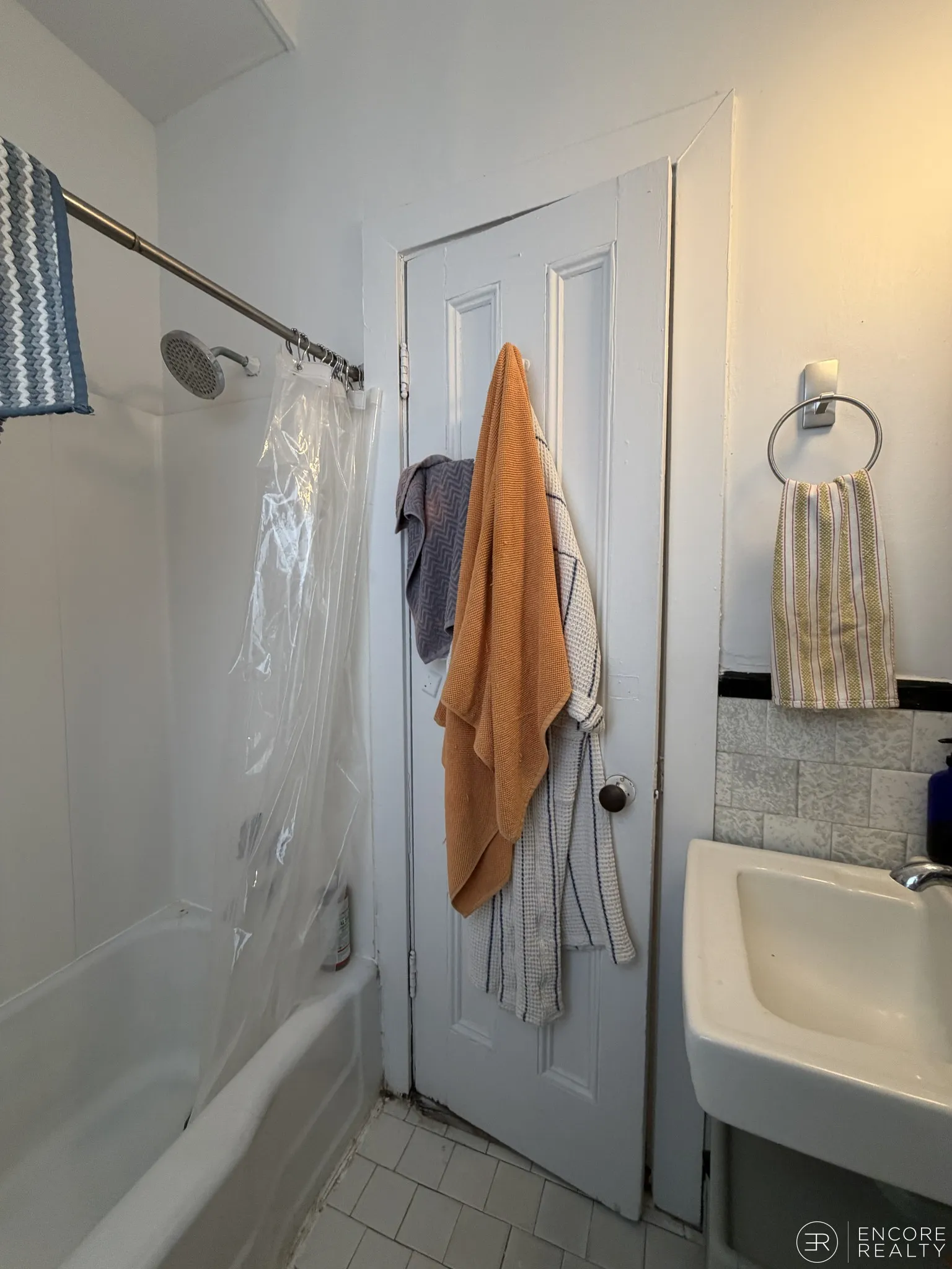 16 Davis Ave, Emerson Gardens