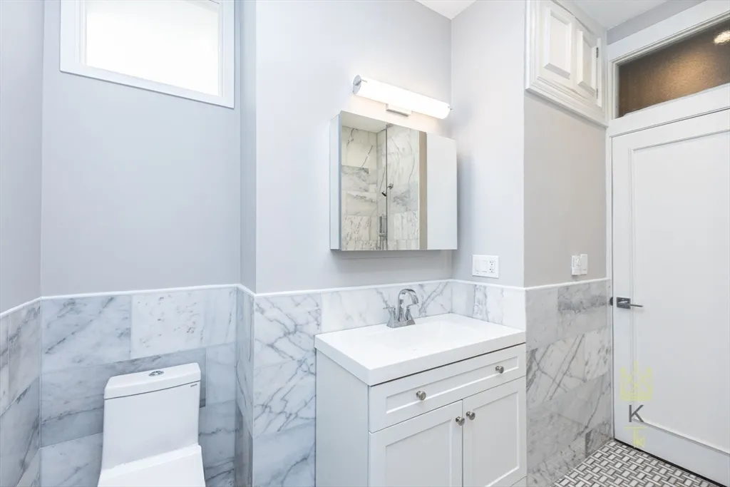 85 Regent St, Roxbury