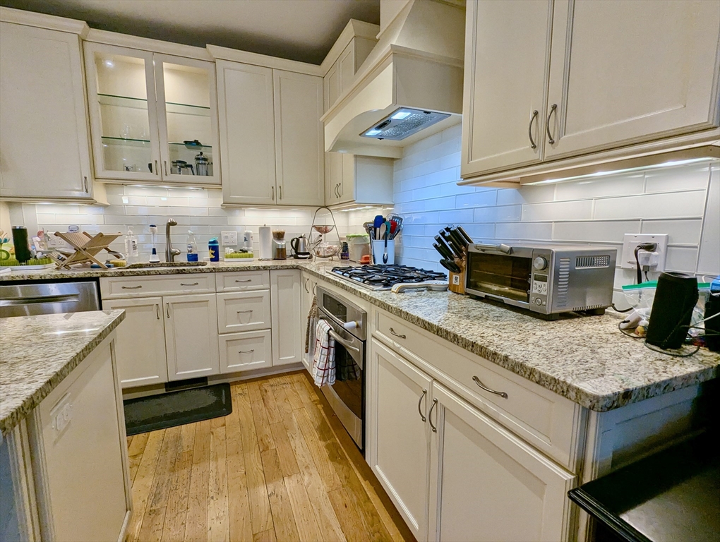 925 East Broadway, South Boston