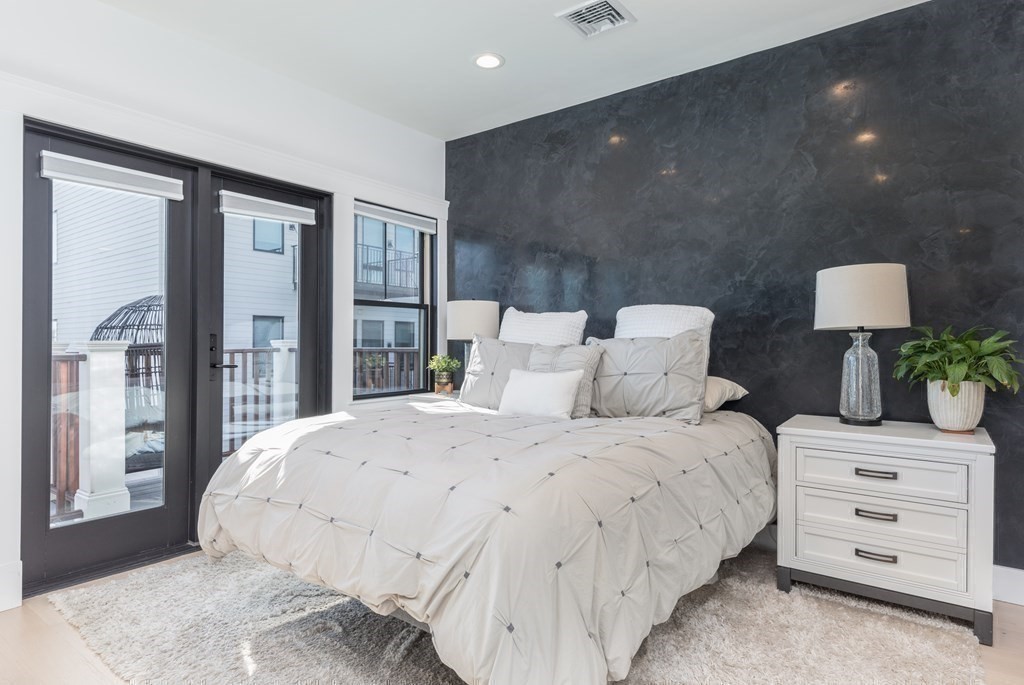 331 Chelsea St, East Boston